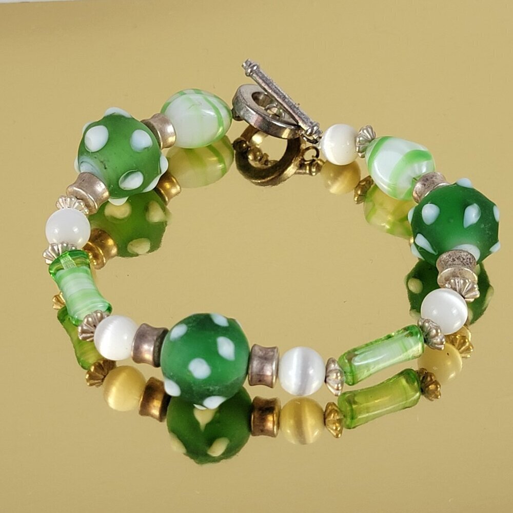 Vtg.  Green Polka Dot Glass And White Cat's Eye Beaded Bracelet Silver-Tone 8.5"